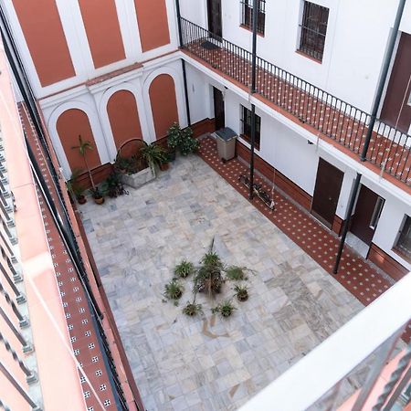 Muy Centrico Apto. En Tipico Patio Sevillano Exteriör bild