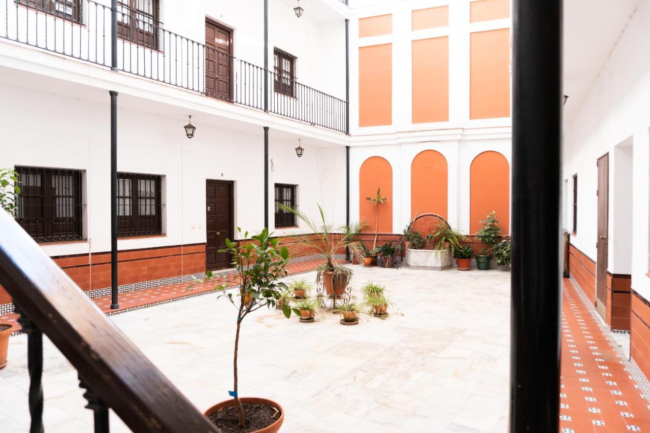 Muy Centrico Apto. En Tipico Patio Sevillano Exteriör bild