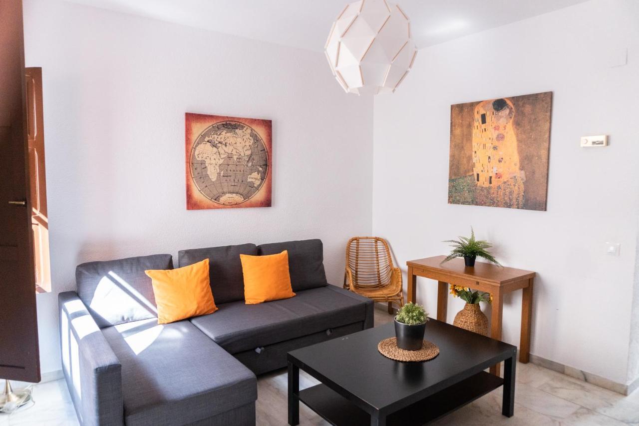 Muy Centrico Apto. En Tipico Patio Sevillano Exteriör bild